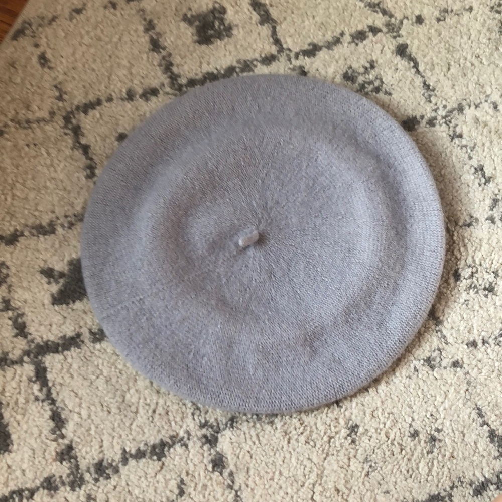 Super trendy grey beret